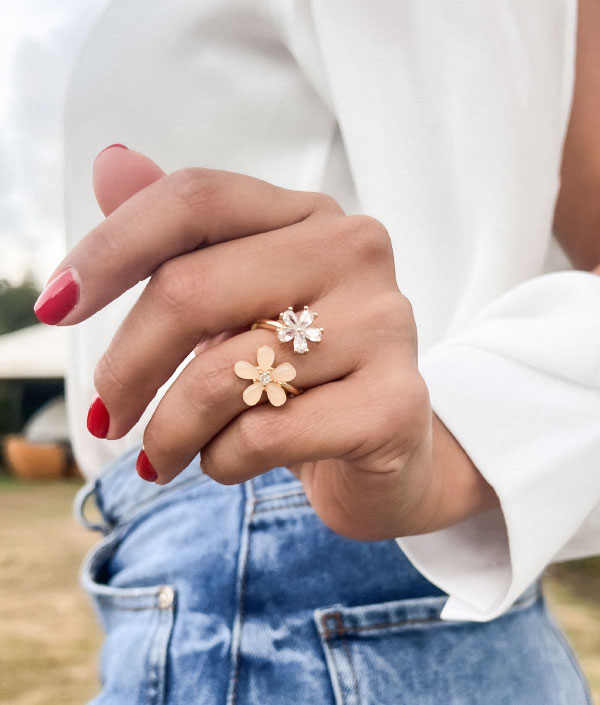 Anillo de flores ajustable