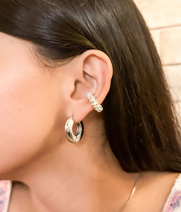 Earcuff de mostacilla plateado